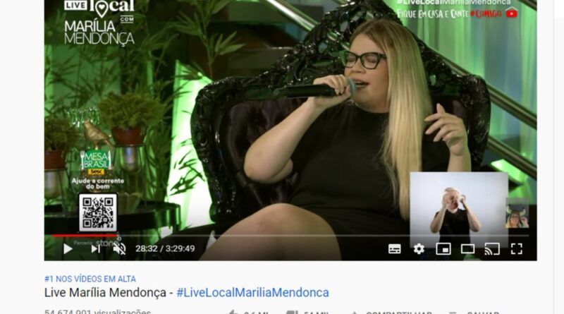 Marília Mendonça em live de casa — Foto: Reprodução/Youtube