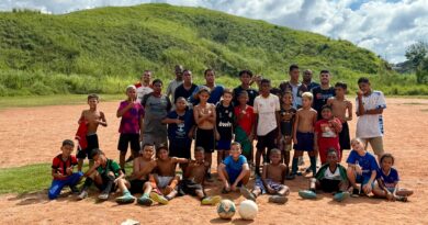 Crianças e adolescentes do projeto Semeando Vidas após atividade | Foto: Acervo do Projeto